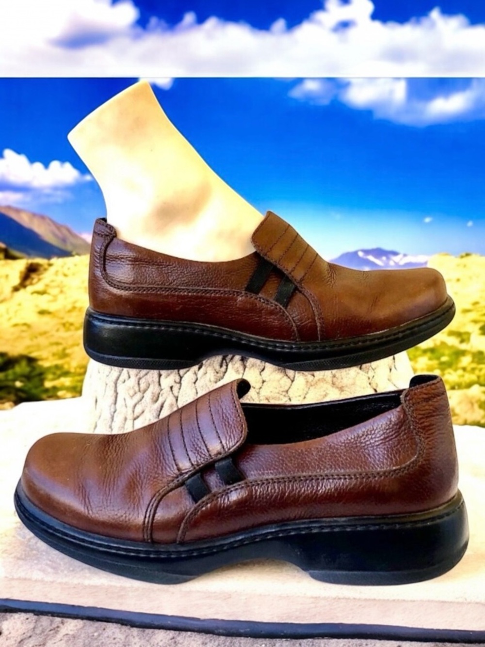 Dansko Brown Pebbled Leather Clogs Elastic Comfort Made in Portugal